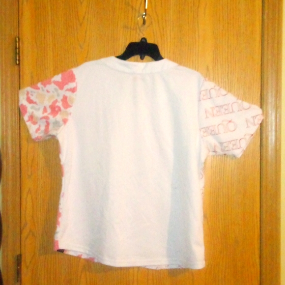 "QUEEN 👑 BEE 🐝" 2 SiDeD design w/ 5 button up short sleeve shirt *@ SIZE: 2XL - Picture 5 of 6